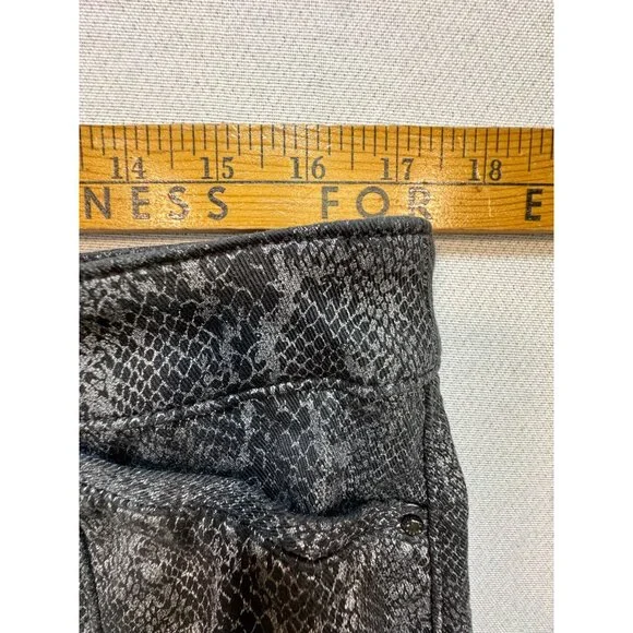 White House Black Market Womens Mini Skirt Lightweight Size 12 Black Snake Print - Picture 9 of 11